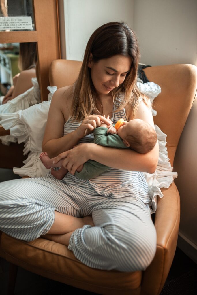 Pacifiers for newborns when breastfeeding